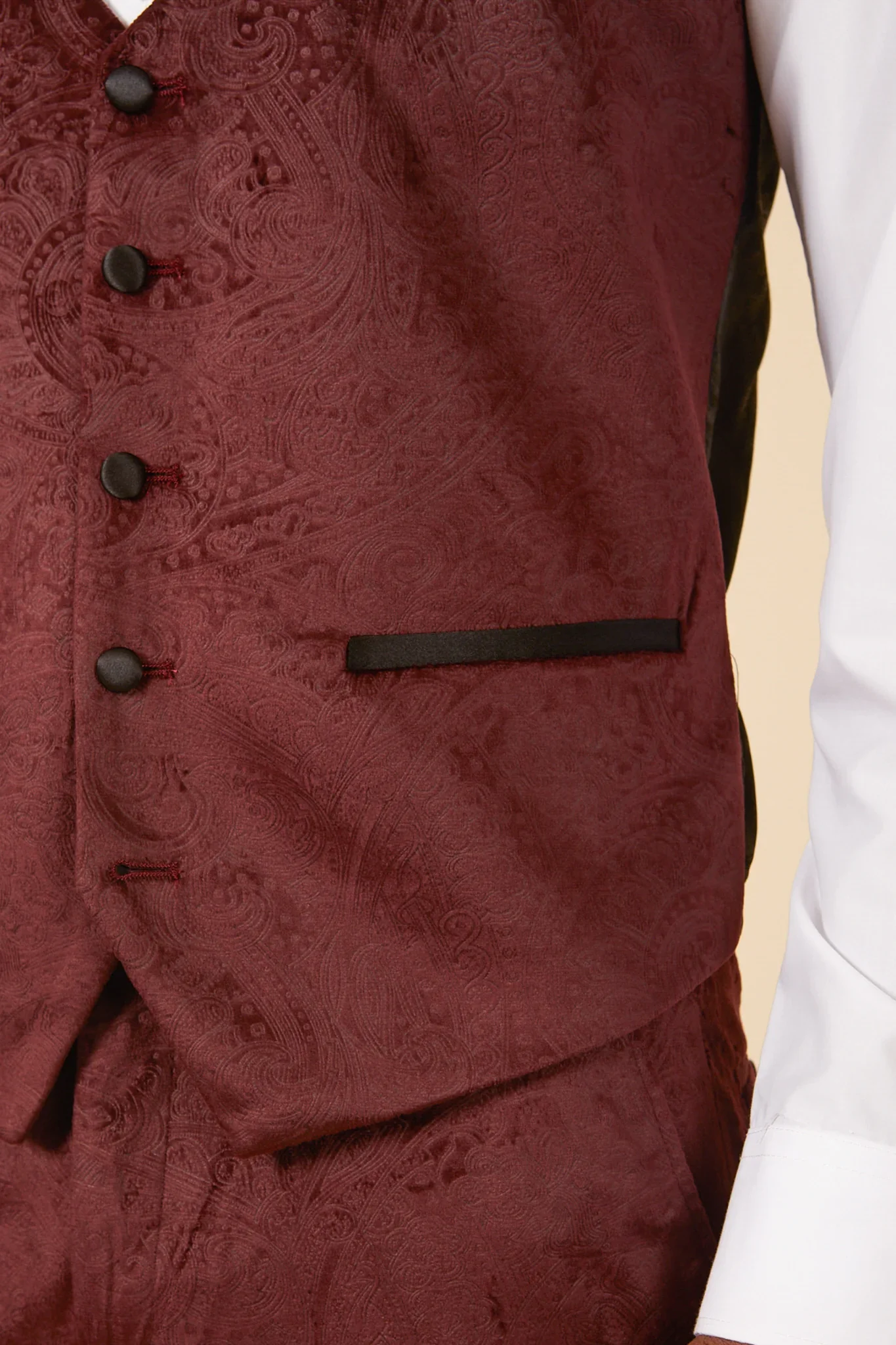 60% OFF - MARC DARCY Men's Simon Velvet Jacquard Waistcoat - Wine - Size: UK 38 - Image 3