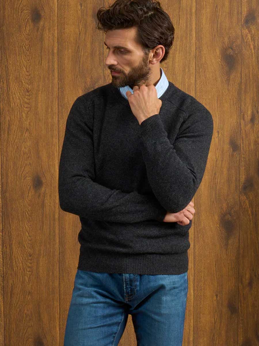 ALAN PAINE Dorset Crew Neck Lambswool Classic Fit Jumper - Mens - Charcoal - Image 2