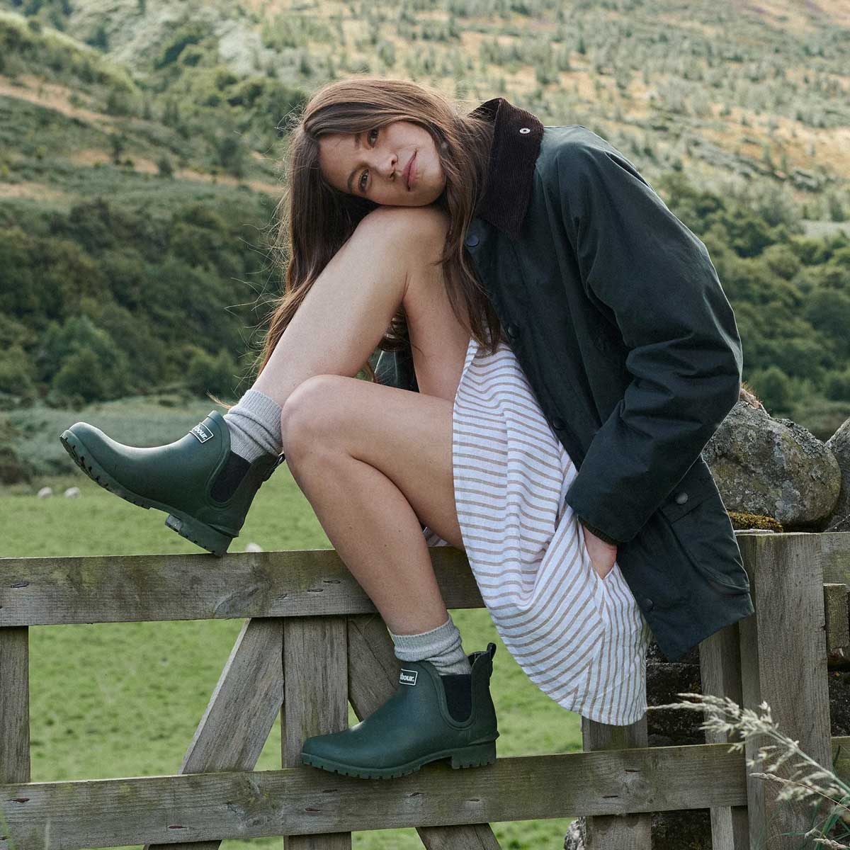 BARBOUR Ladies Wilton Chelsea Boot Style Wellingtons - Olive - Image 4
