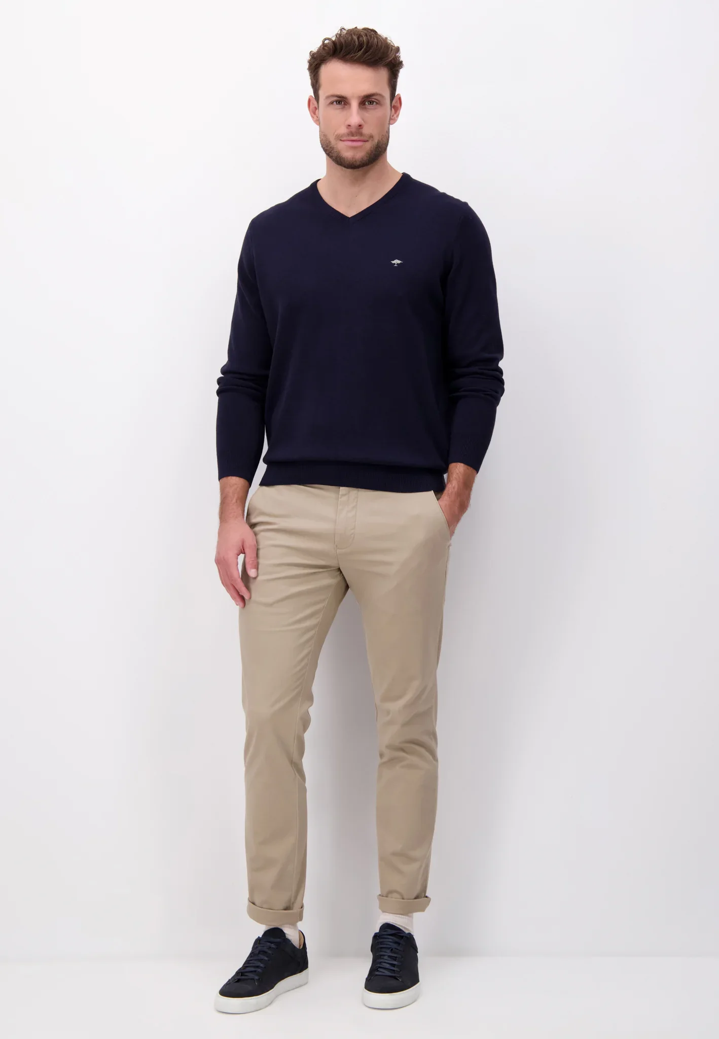 FYNCH HATTON V-Neck Sweater - Men's Fine Knit – Navy - Image 5