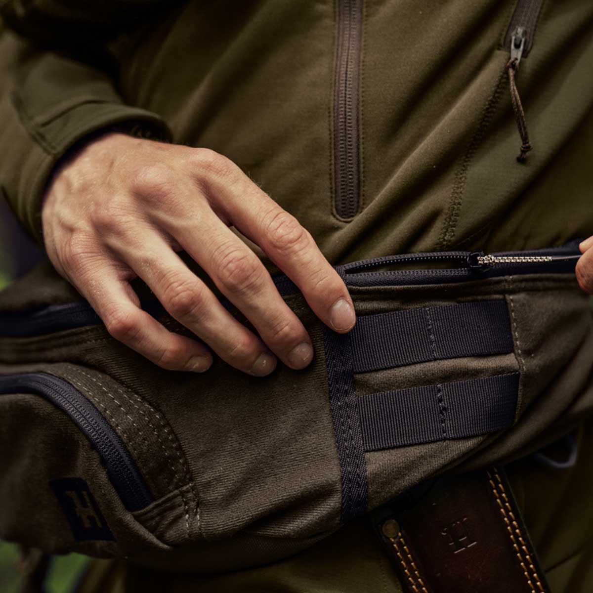 HARKILA Deer Stalker Waist Bag - Willow Green - Image 2
