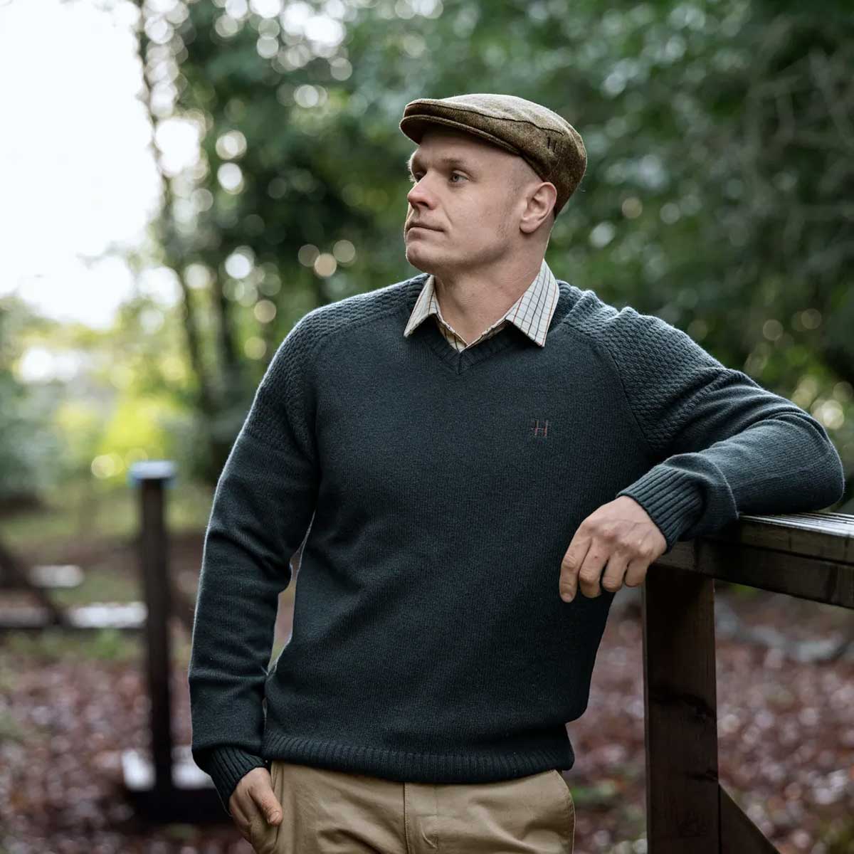 HARKILA Vincent Merino V-Neck Pullover - Mens - Dark Navy - Image 2