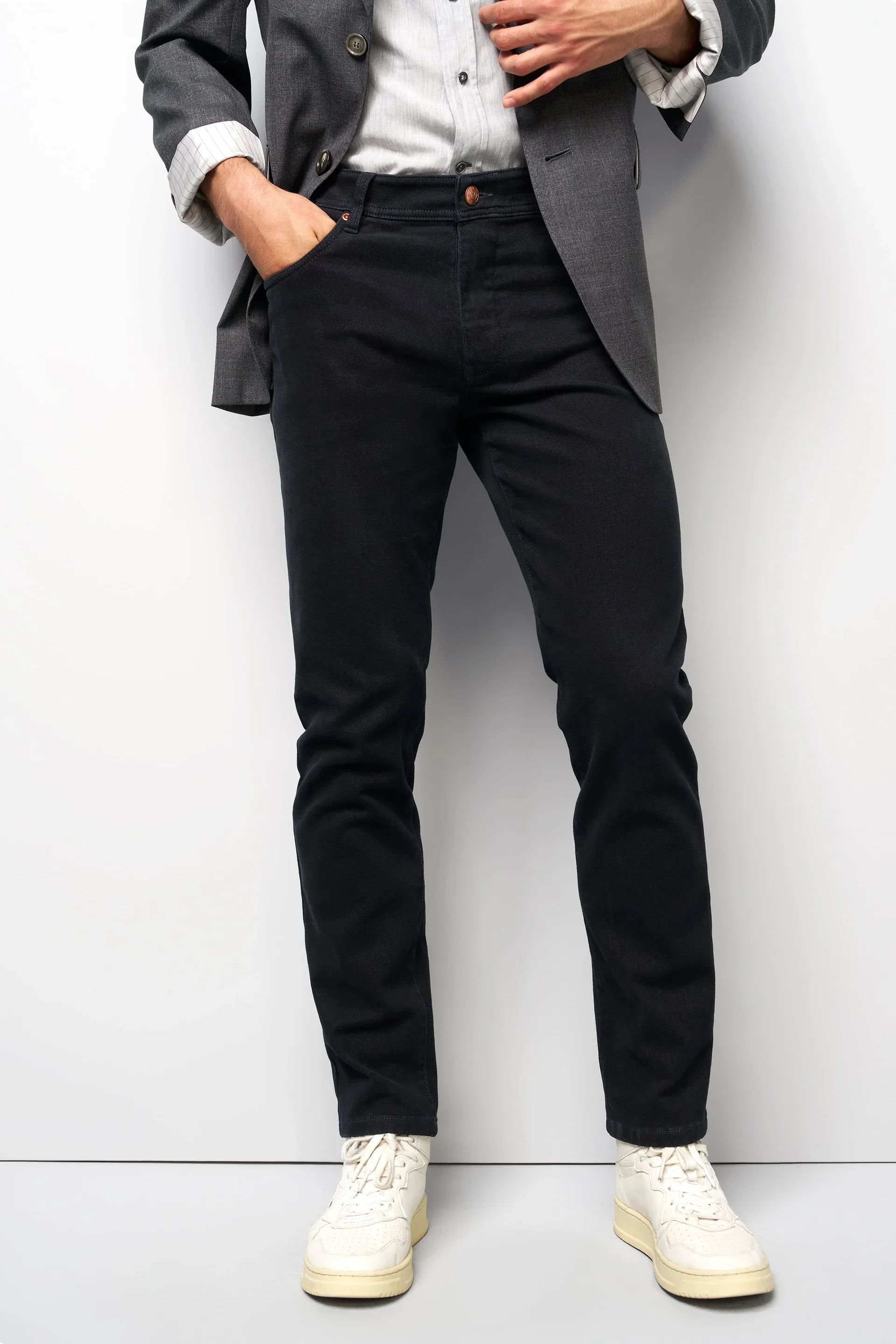 MEYER M5 Jeans – 6267 Modern Fit – Hand-Finished Organic Denim – Black
