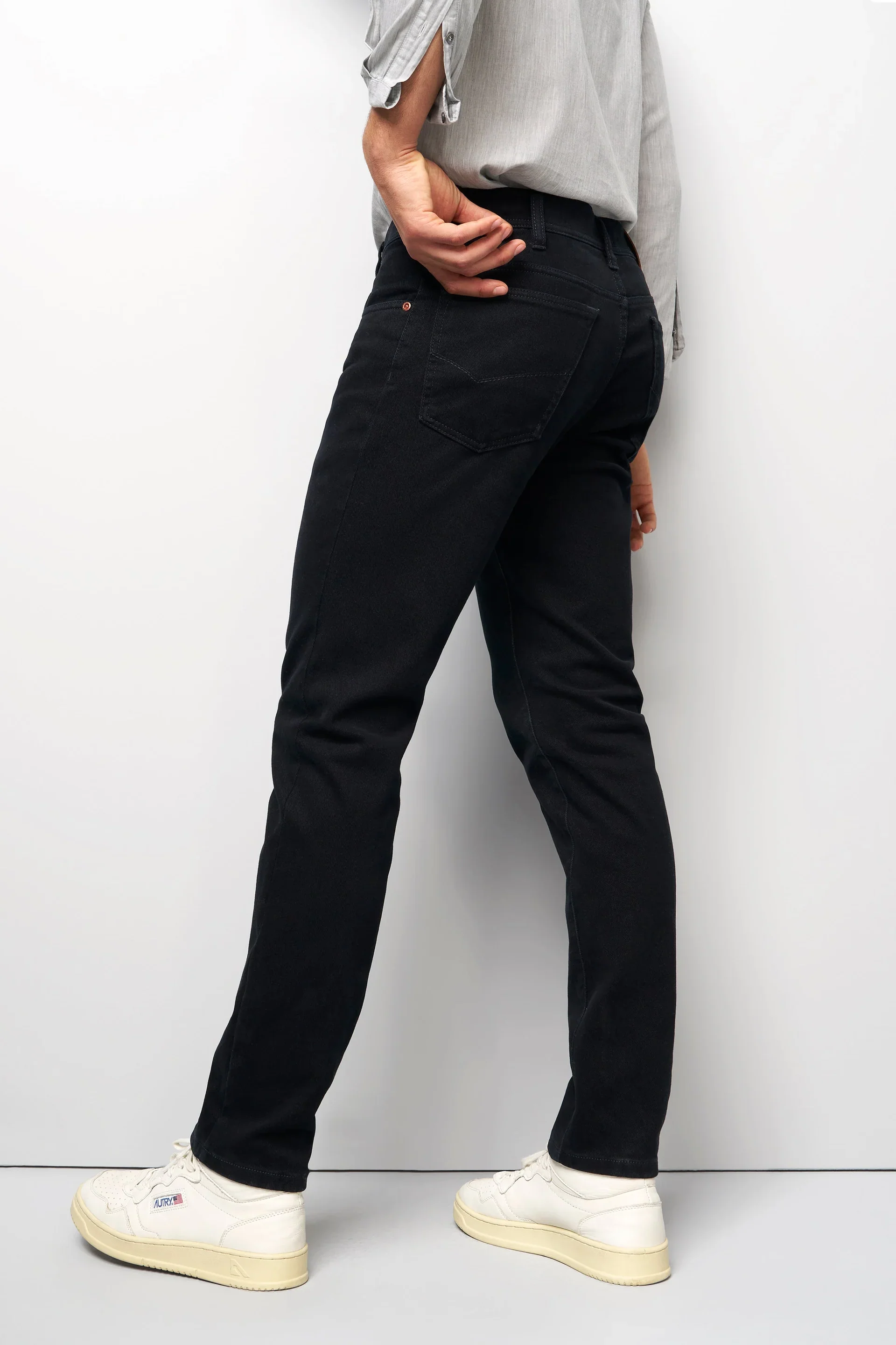 MEYER M5 Jeans – 6267 Modern Fit – Hand-Finished Organic Denim – Black - Image 3