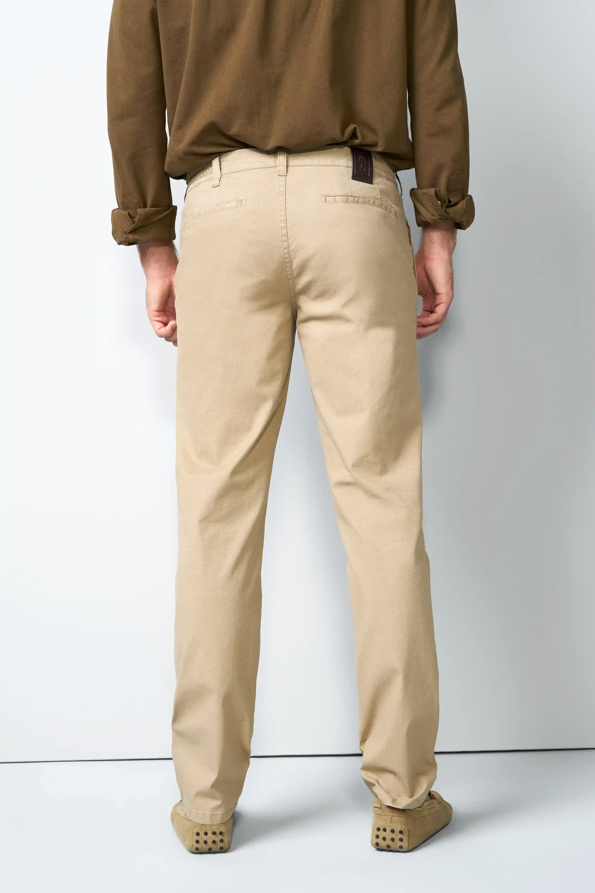 MEYER M5 Move 6025 Micro-Structure Super Stretch Chinos – Sand - Image 3
