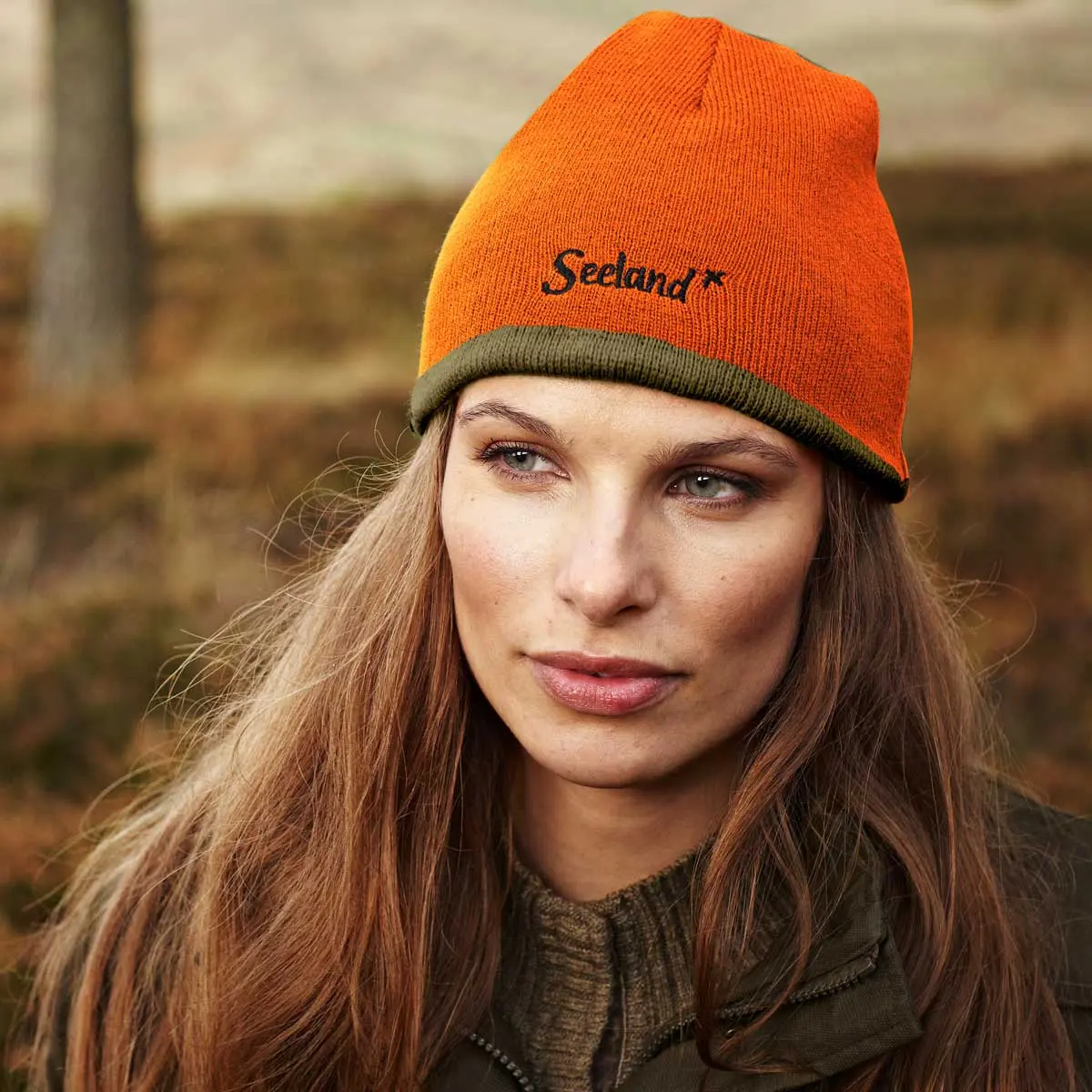 SEELAND Ian Reversible Beanie Hat - Hi-vis Orange / Pine Green - Image 3