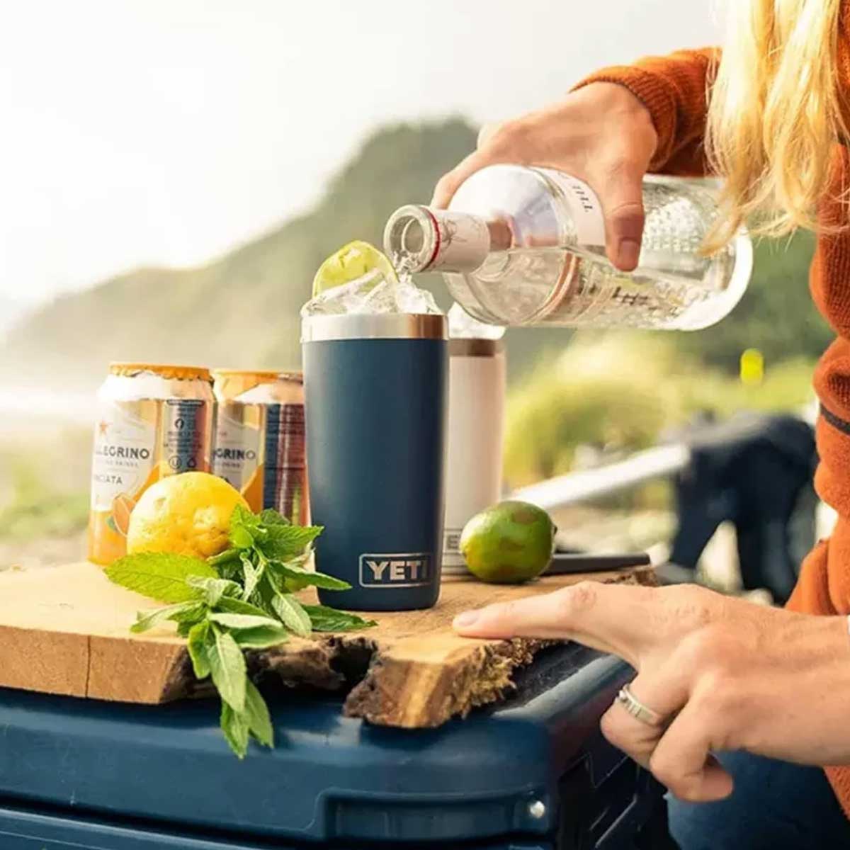 YETI Rambler 10 OZ (296ml) Tumbler With Magslider Lid - Navy - Image 2