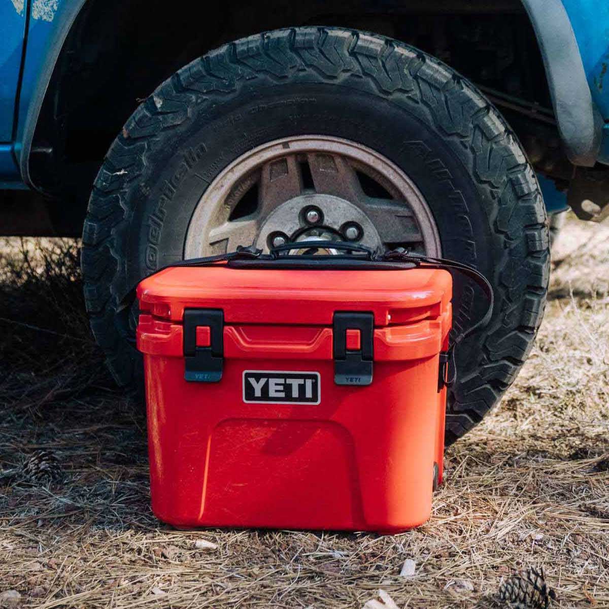 YETI Roadie 15 Cooler Box - Rescue Red - Image 2