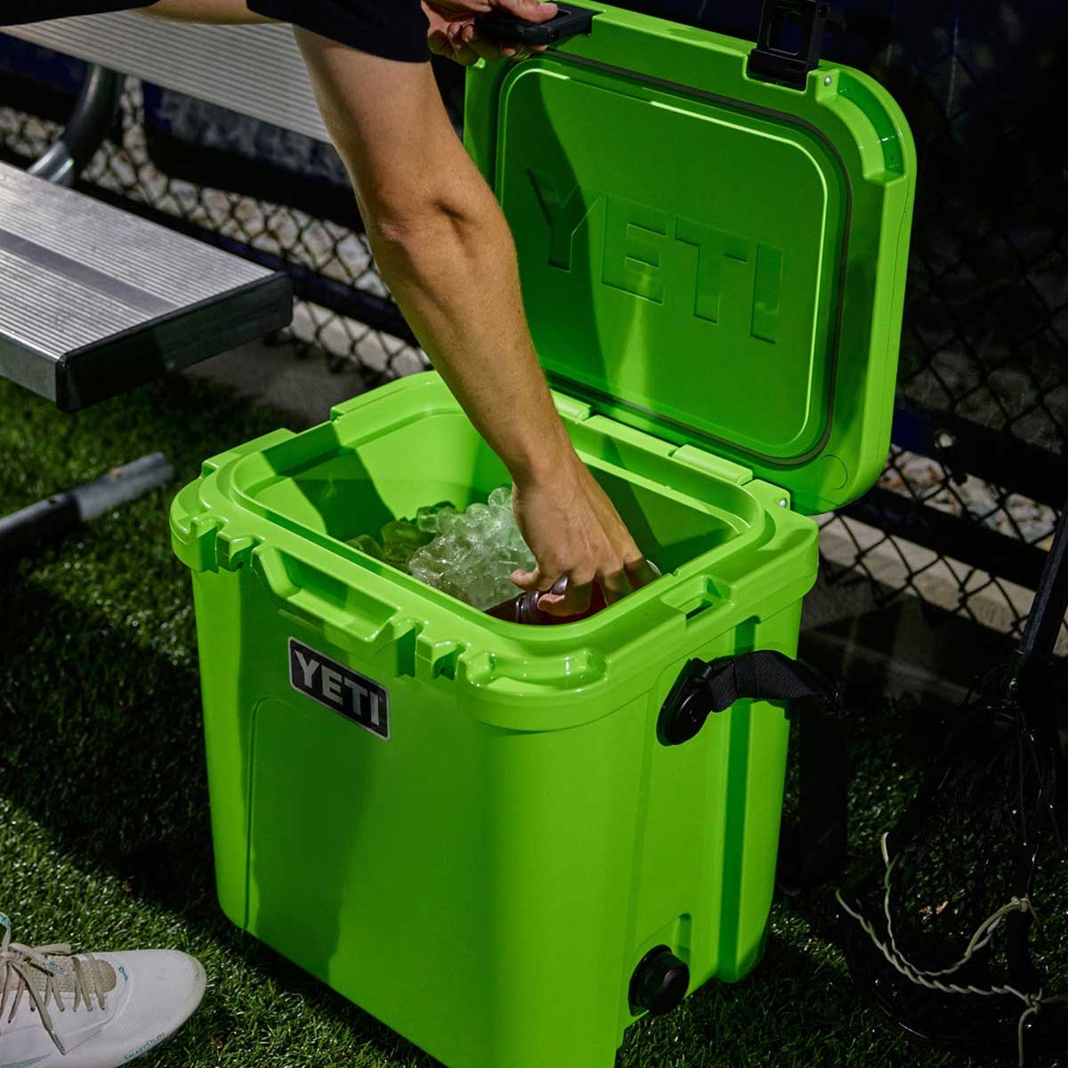 YETI Roadie 24 2.0 Cooler Box – Venom - Image 2