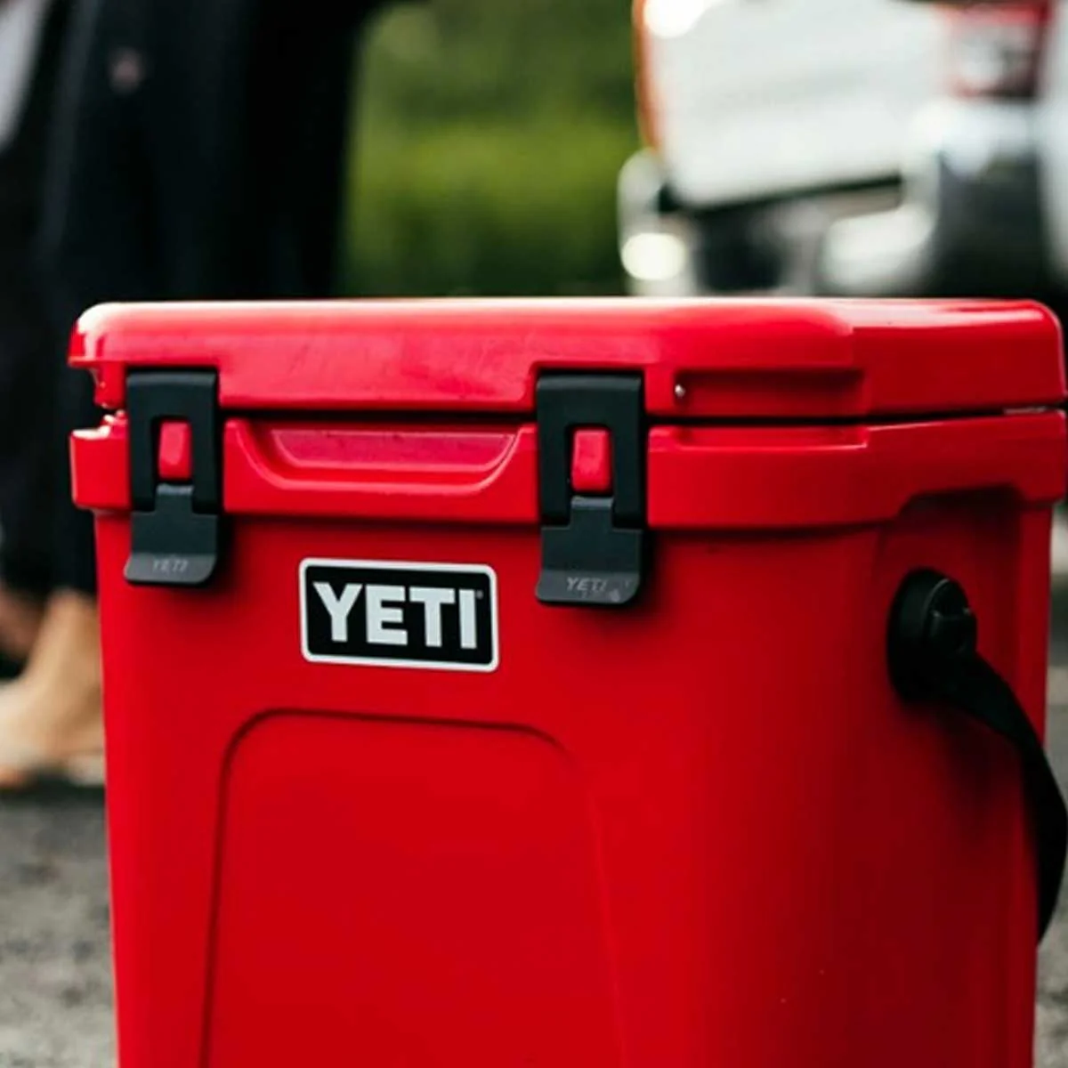 YETI Roadie 24 2.0 Cooler Box – Rescue Red - Image 2