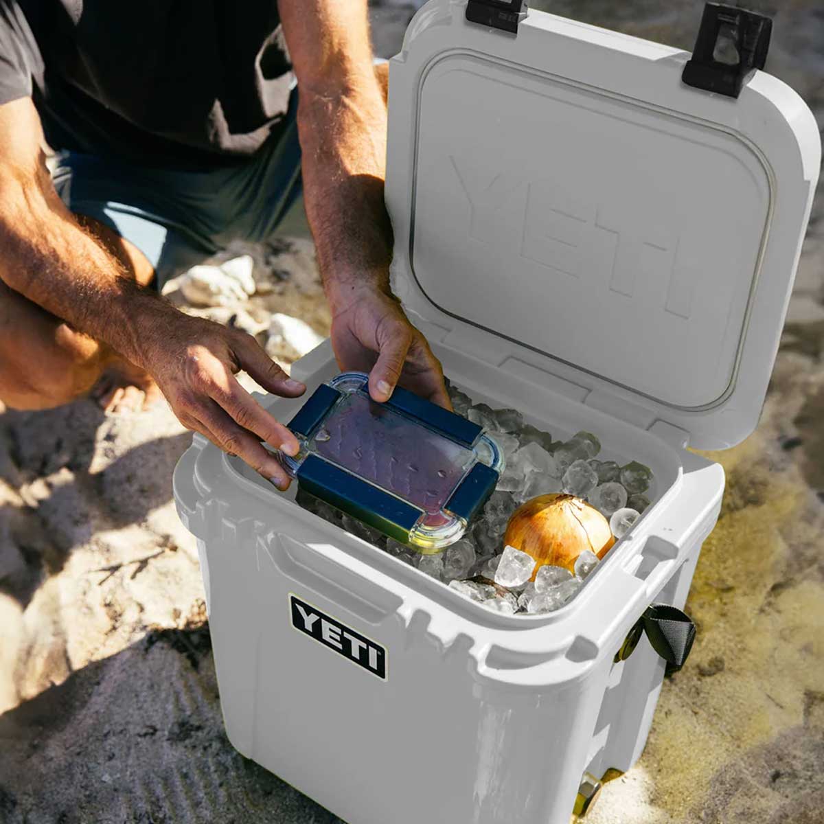 YETI Roadie 24 2.0 Cooler Box – White - Image 2
