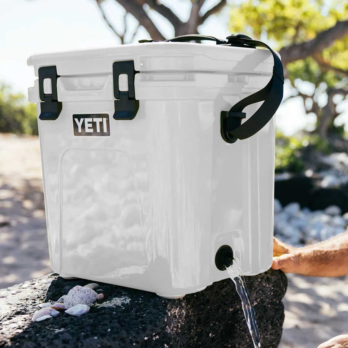 YETI Roadie 24 2.0 Cooler Box – White - Image 3