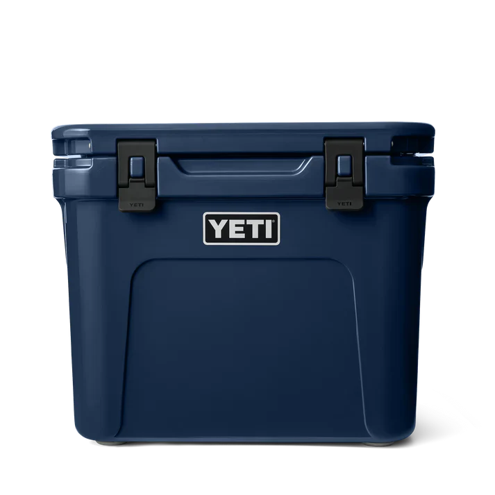 YETI Roadie 32 Wheeled Cooler Box – Navy - Image 5