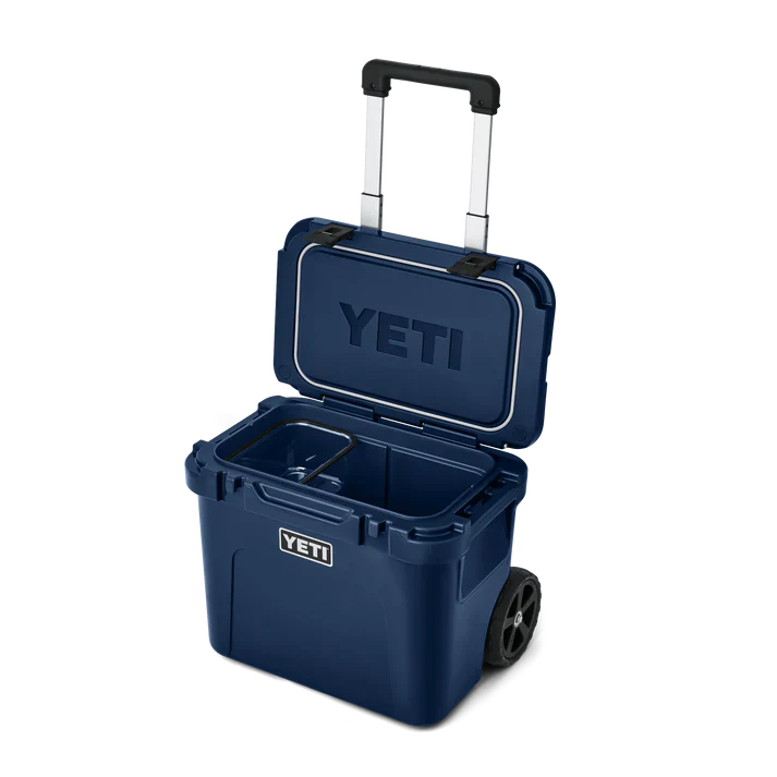 YETI Roadie 32 Wheeled Cooler Box – Navy - Image 7