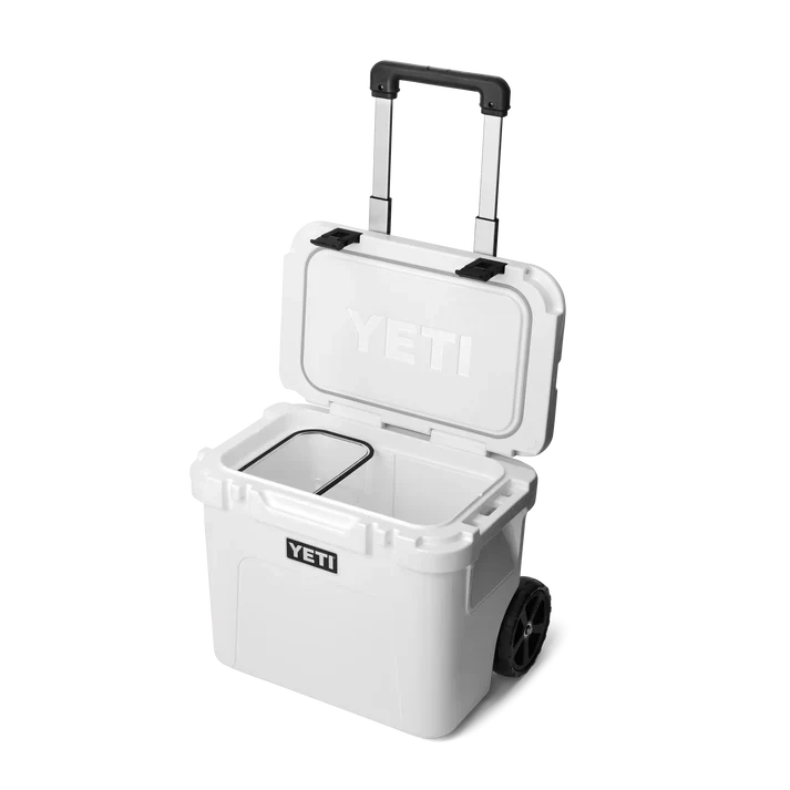 YETI Roadie 32 Wheeled Cooler Box – White - Image 4