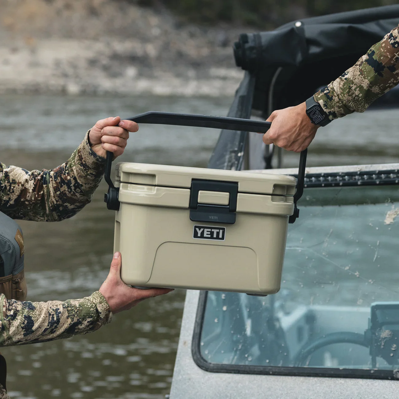 YETI Roadie 8 Cooler Box – Tan - Image 2
