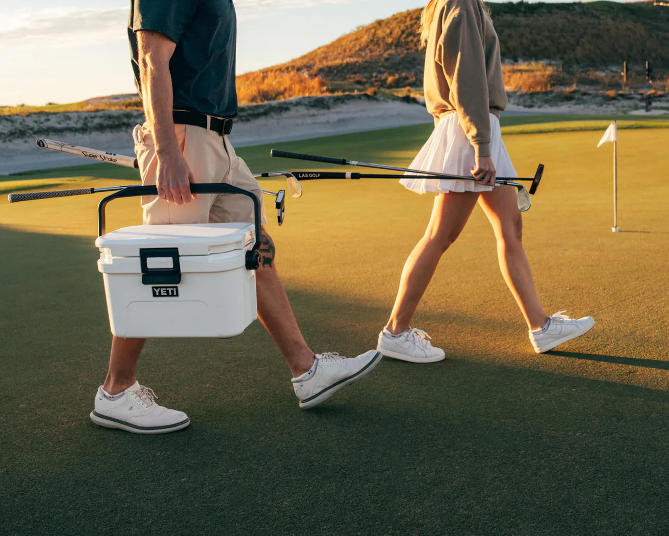 YETI Roadie 8 Cooler Box – White - Image 3