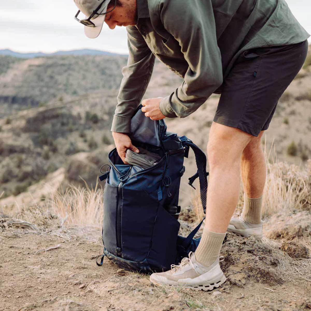 YETI Skala 40L Hiking Backpack - Mens - Navy - Image 2